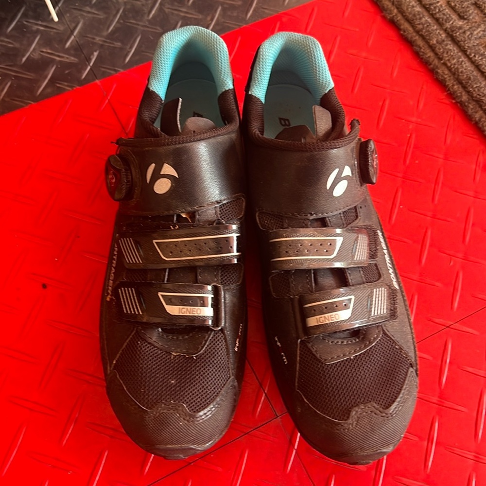 Bontrager Igneo Women's Bike Shoe - US size 9.5. Great condition